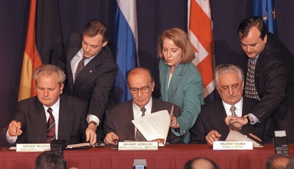 Potpisivanje Dejtonskog mirovnog sporazuma