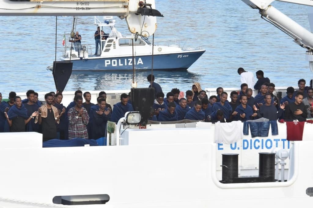 Migrantima zarobljenim na brodu italijanske obalske straže Diciotti