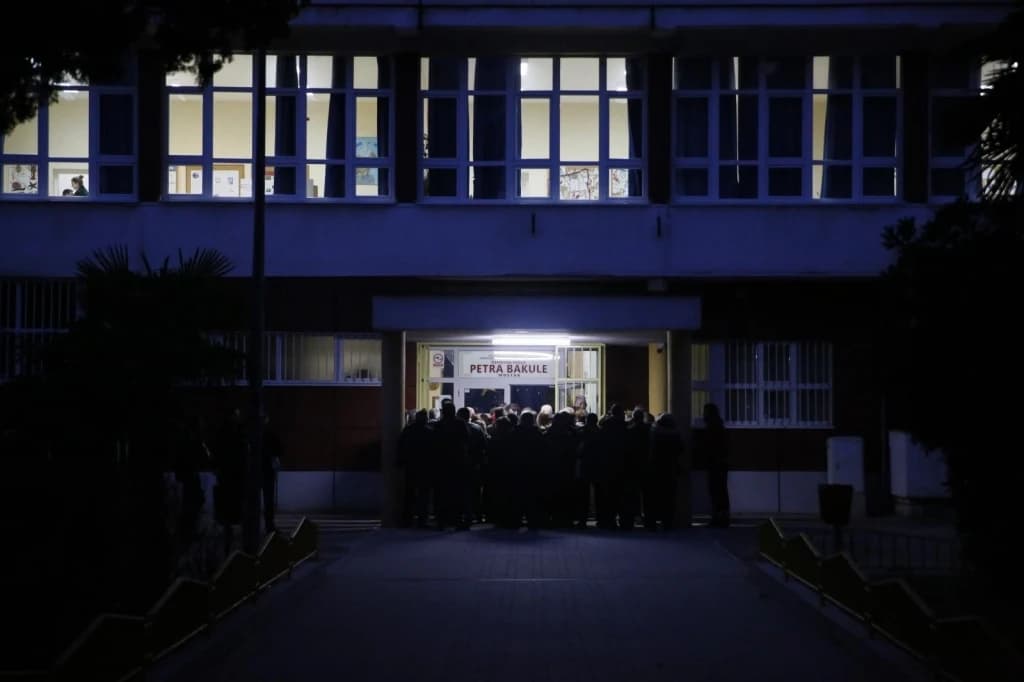 Više stotina glasača okupilo se na biračkim mjestima u Mostaru još prije 7 sati