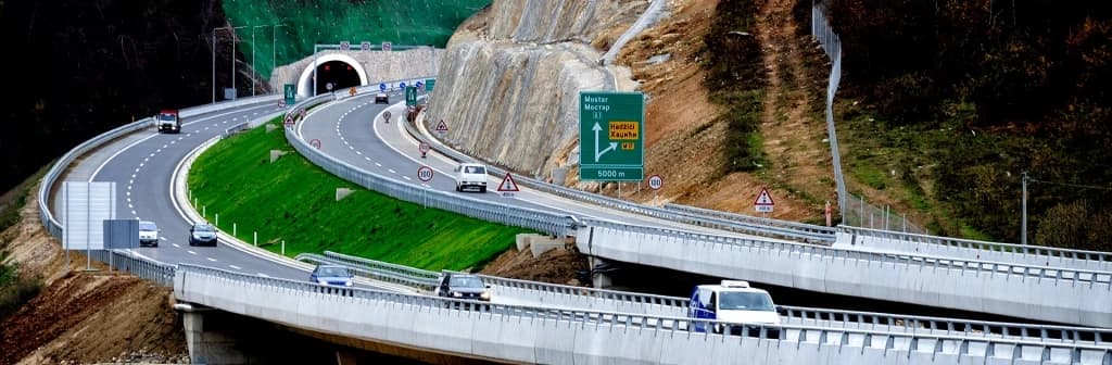Sitniji odroni na dionicama kroz usjeke i preko planinskih prevoja