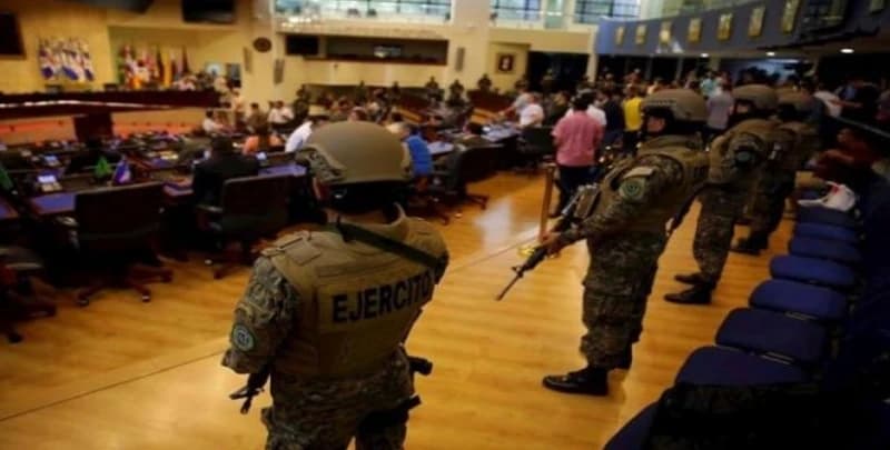 Salvador vojska parlament