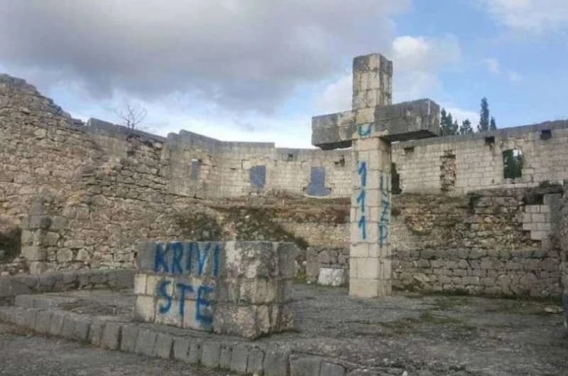 Inspekcija naredila uklanjanje križa sa Starog Grada u Stocu