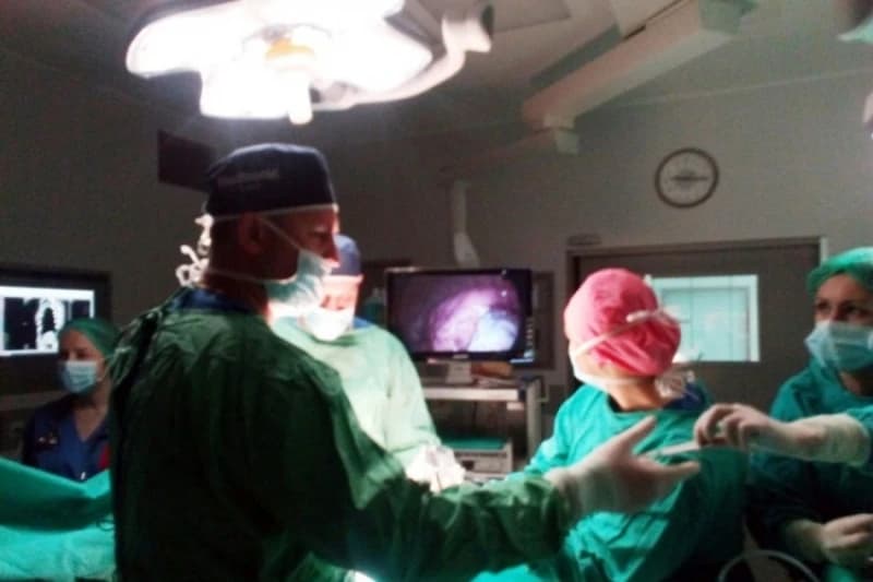 Zahtjevna operacija ljekara u Banjoj Luci: Tumor od 12 cm operisali kroz rez od 3,5 cm