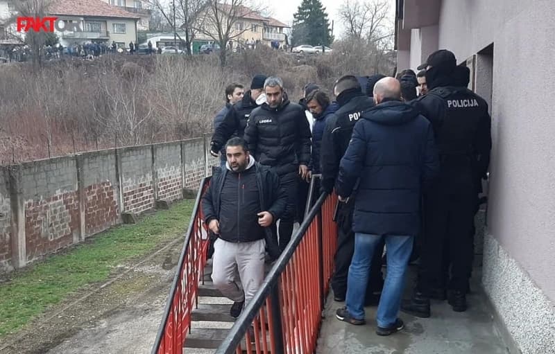 Incident: Policija ispratila trenera Čelika iz svečane lože stadiona Tušanj