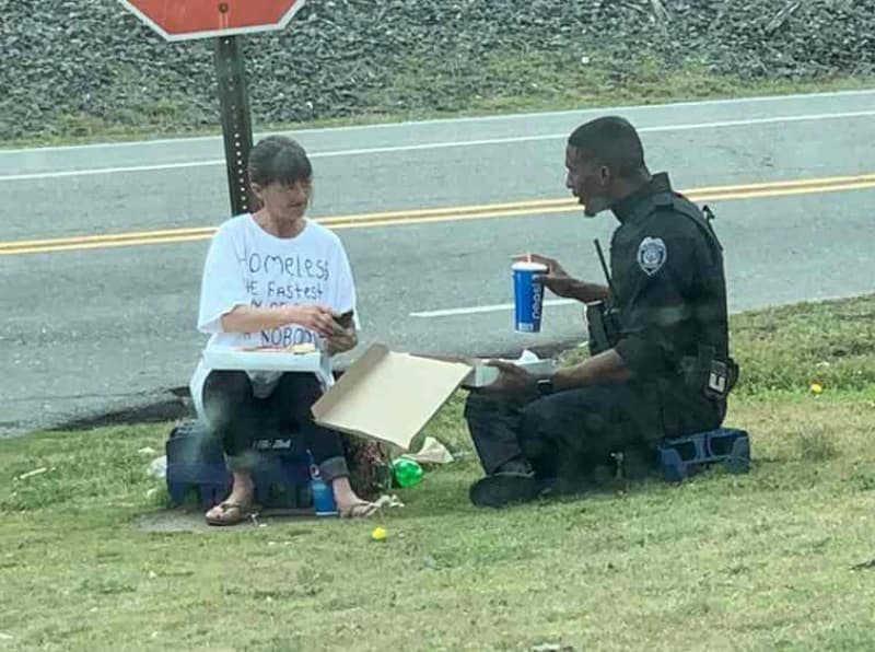 Beskućnica i policajac 
