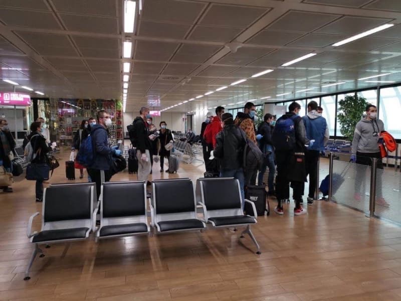 U Sarajevo sletio avion iz Rima, putnici će u Studentski dom na Bjelavama, te u Banju Luku