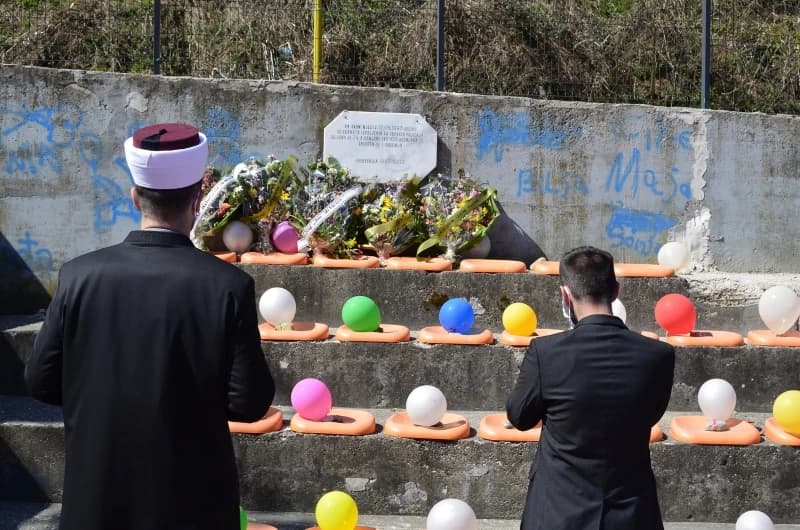 Obilježavanje godišnjice masakra na školskom igralištu u Srebrenici