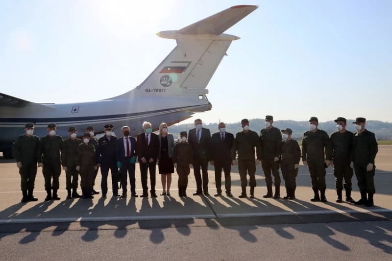 Milorad Dodik na dočeku ruskih vojnih stručnjaka