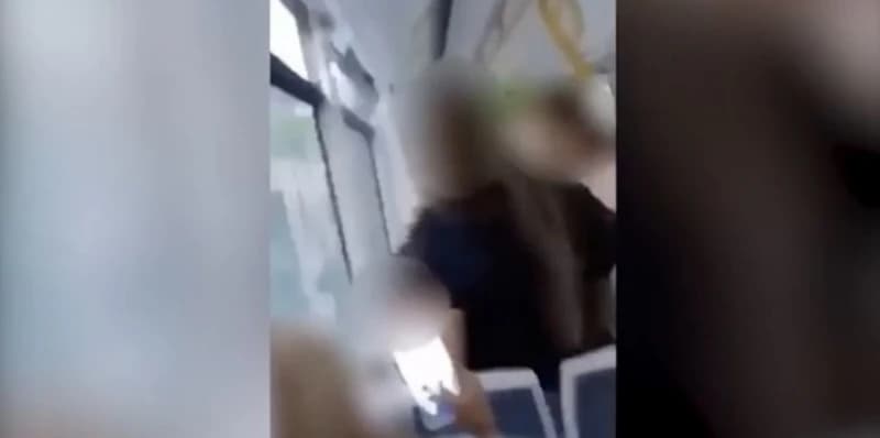 Snimljen napad na djevojčicu u tramvaju
