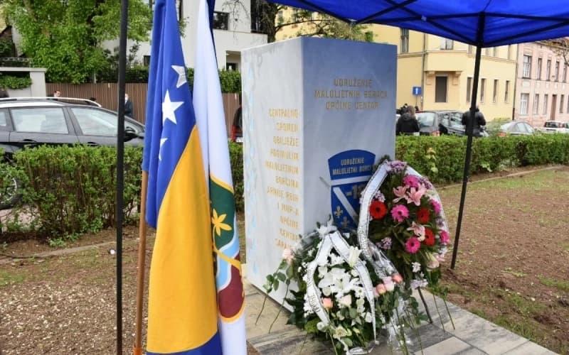 Sarajevo: Otkriven spomenik maloljetnim borcima u novouređenom Parku svjetlosti
