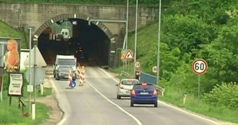 Obustava saobraćaja u tunelu Ormanica, na putu Srebrenik - Orašje