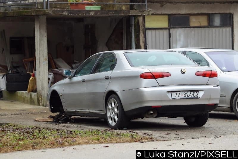 Zagreb: Mehaničar poginuo nakon što je na njega s dizalice pao automobil