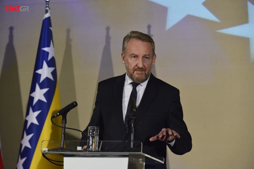 HDZ ima naivno ubjeđenje da se stvari mogu riješiti bez ustavnih promjena; neću ništa mimo Komšića